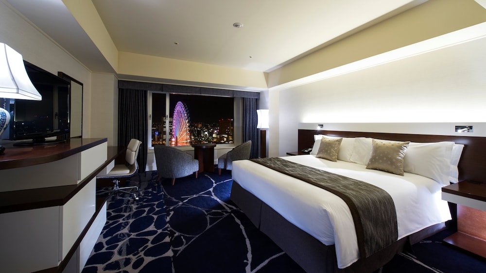 Premium Room, 1 King Bed, City View (High Floor) - Photo 1