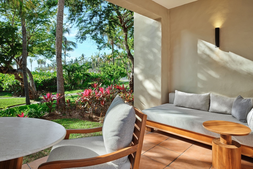Room, 1 King Bed, Garden View