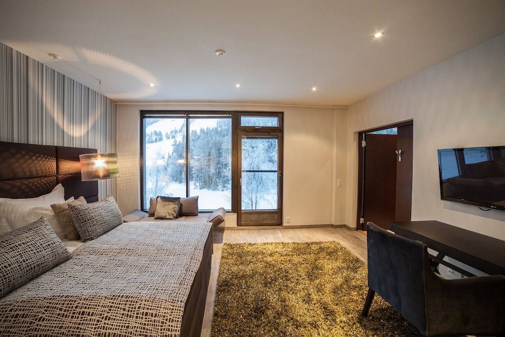 Suite, Sauna, Mountain View photo 3