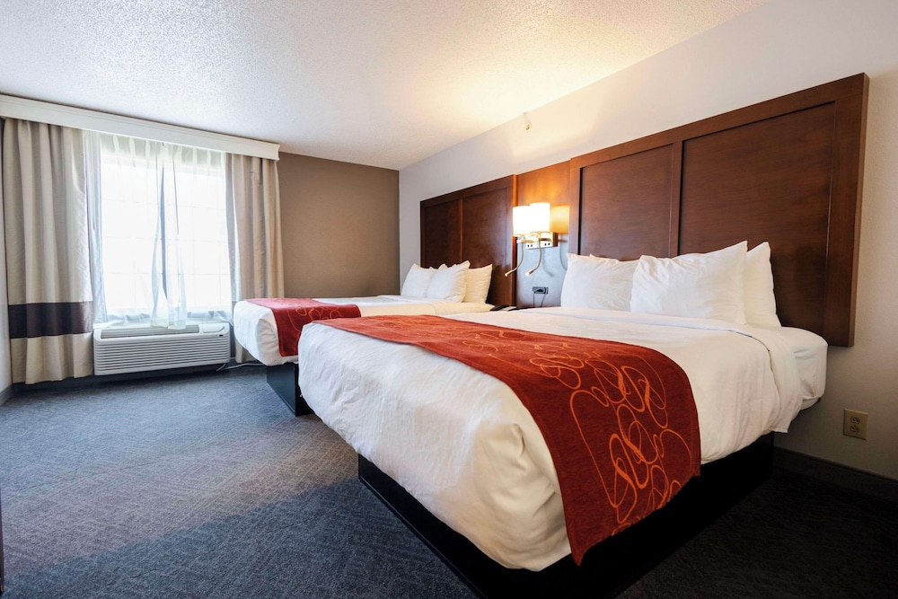 Suite, 2 Double Beds, Non Smoking - Photo 2