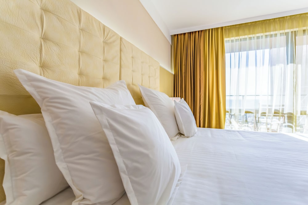 Deluxe Room, Pool View (2 Adults + 2 Children)