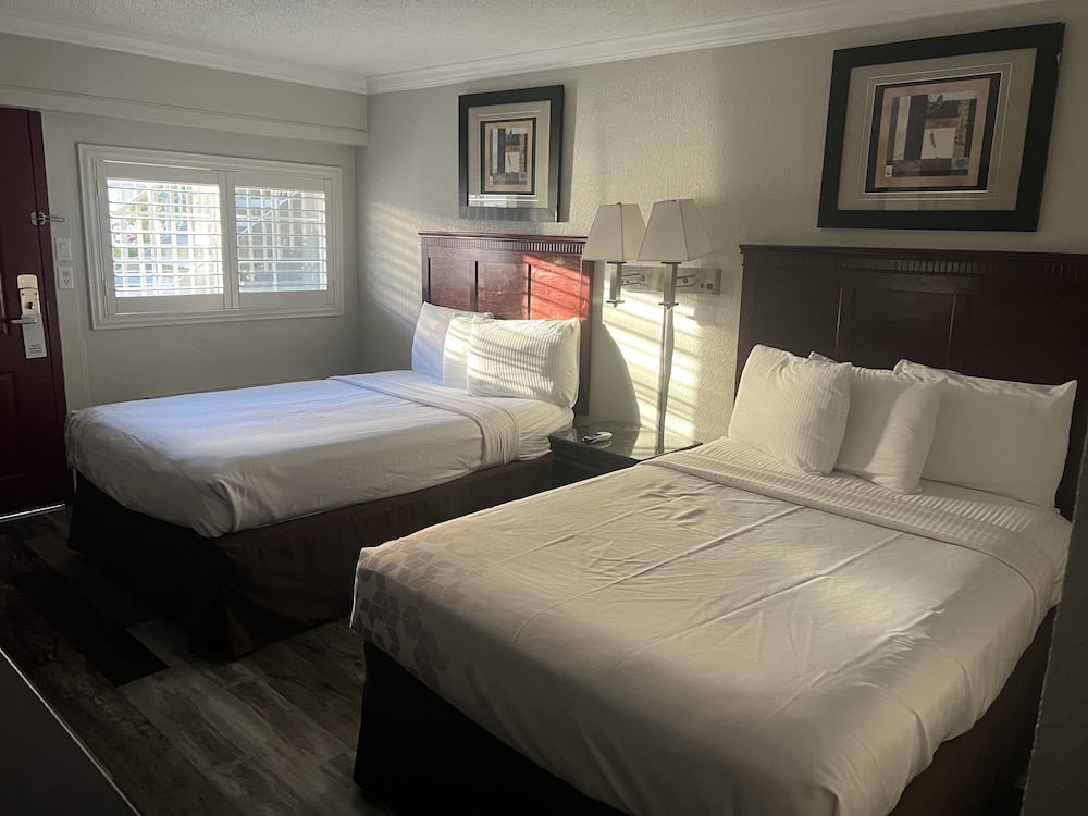 Room, 2 Double Beds, Non Smoking photo 3