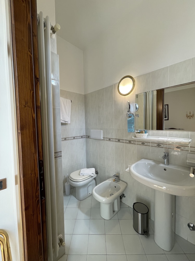 Standard Room - Photo 3