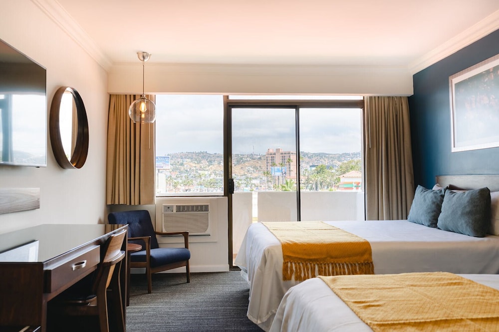 Double Room, 2 Queen Beds photo 2