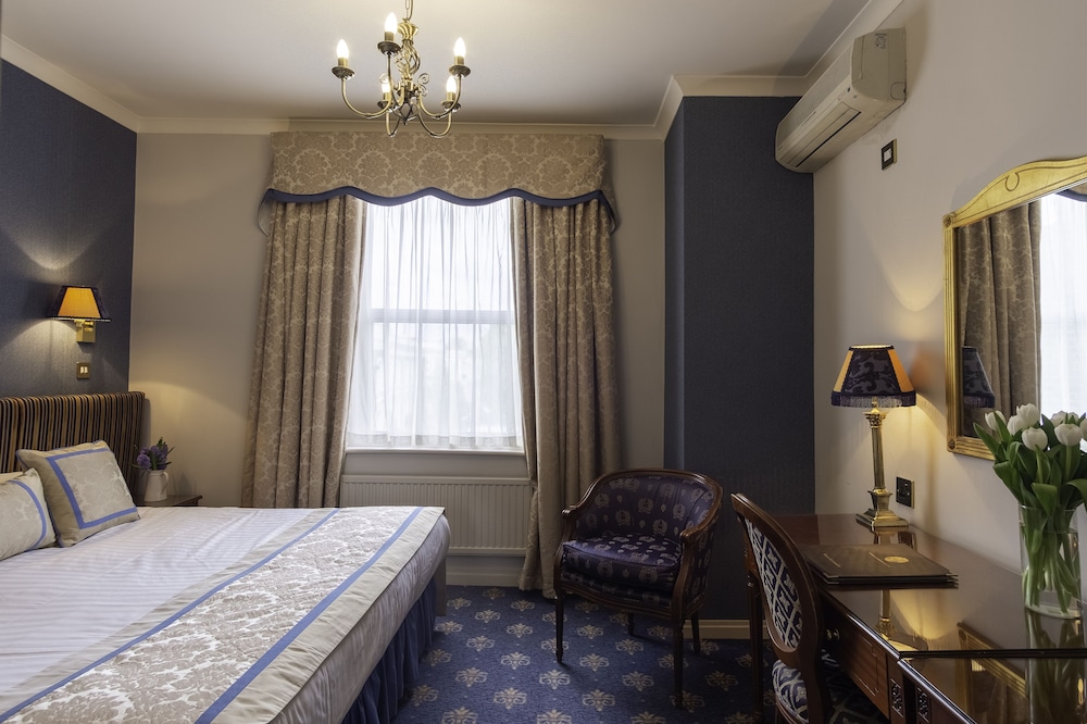 Superior Double or Twin Room (Extra Charge Added for Extra Sofa Bed) photo 1