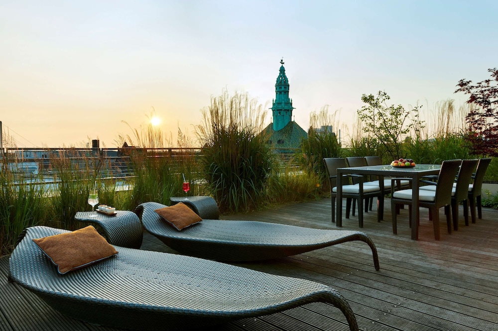 Luxury Suite - Photo 5