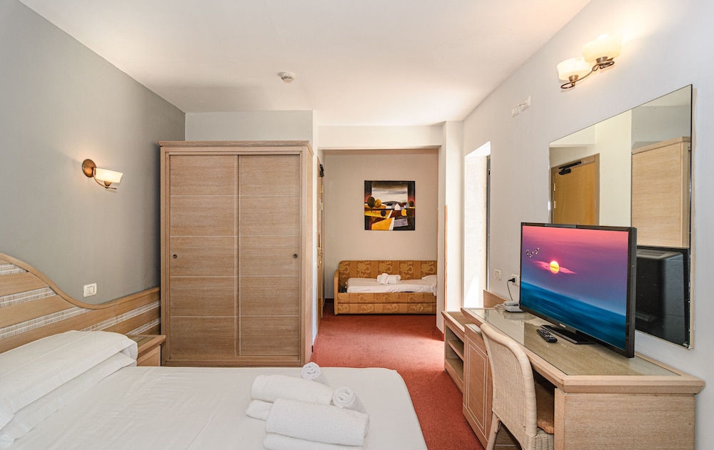 Superior Double or Twin Room photo 2
