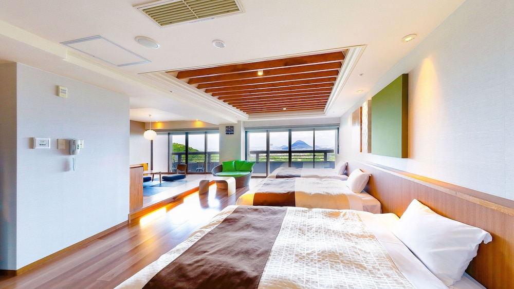 Suite Japanese-Western-Style Triple Beds Room - Shared Bathroom - Non-Smoking photo 1