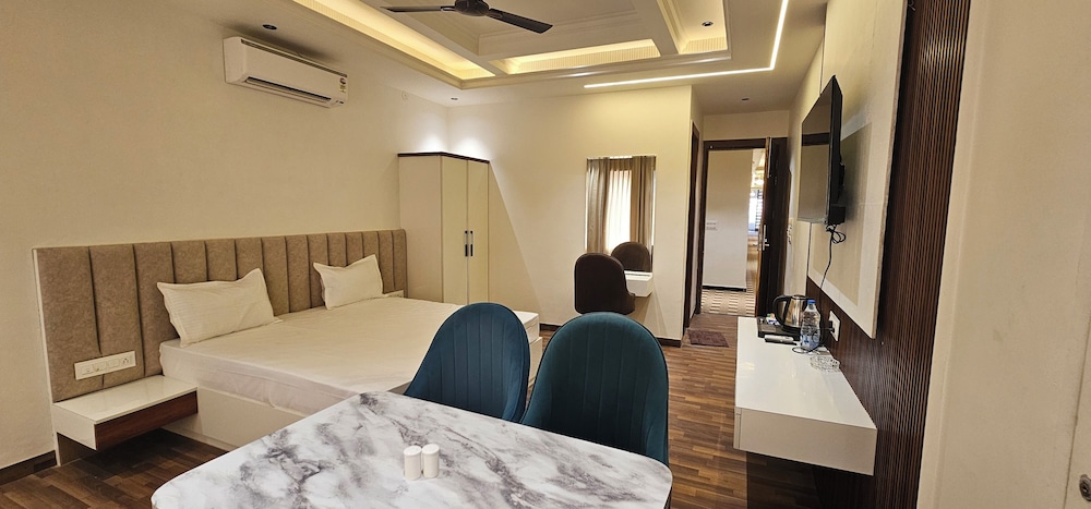 Classic Suite, City View photo 1