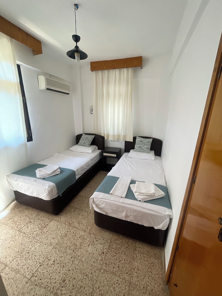 City Twin Room photo 3