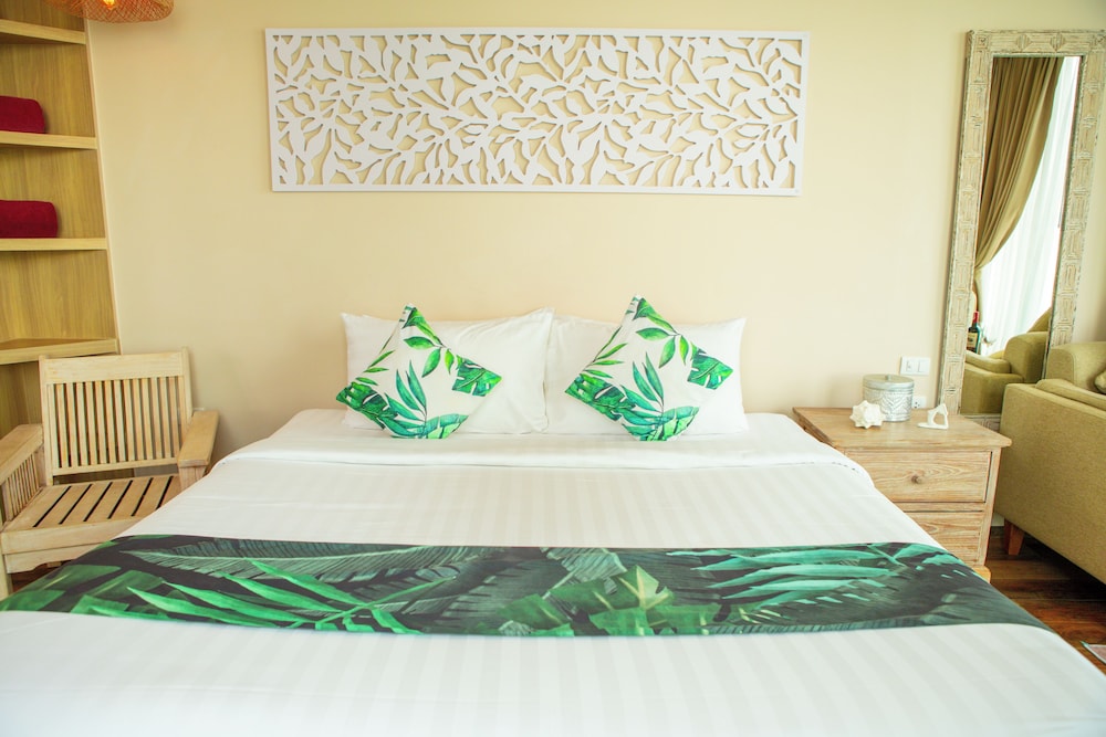 Deluxe Beach Front Villa - Photo 3