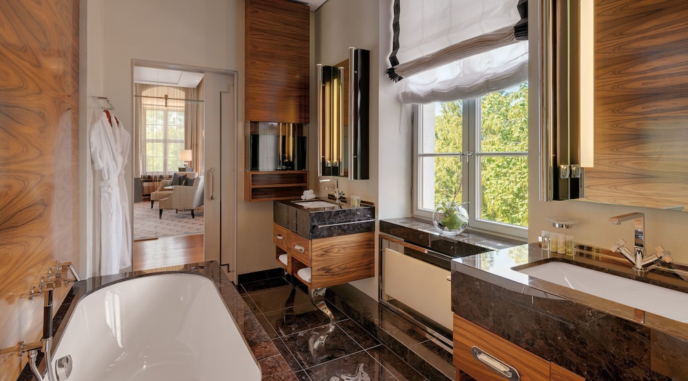 Deluxe Junior Suite photo