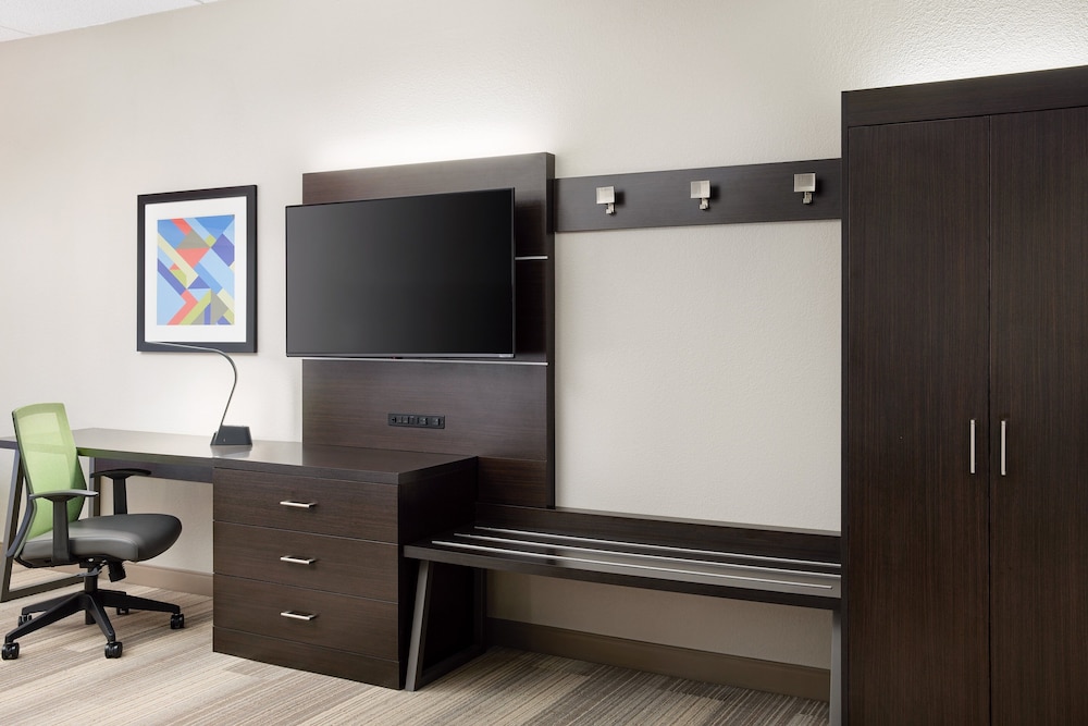 Standard Room, 1 King Bed, Accessible (Communication, Roll-In Shower) - Photo 1