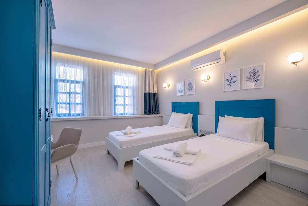 Economy Twin Room (No Balcony) - Photo 3