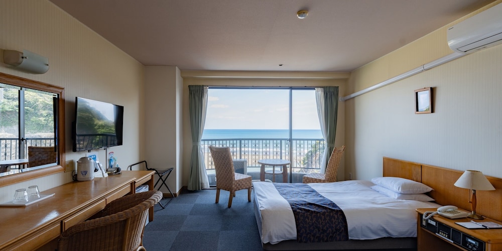 Standard Twin Room, Smoking, Sea View