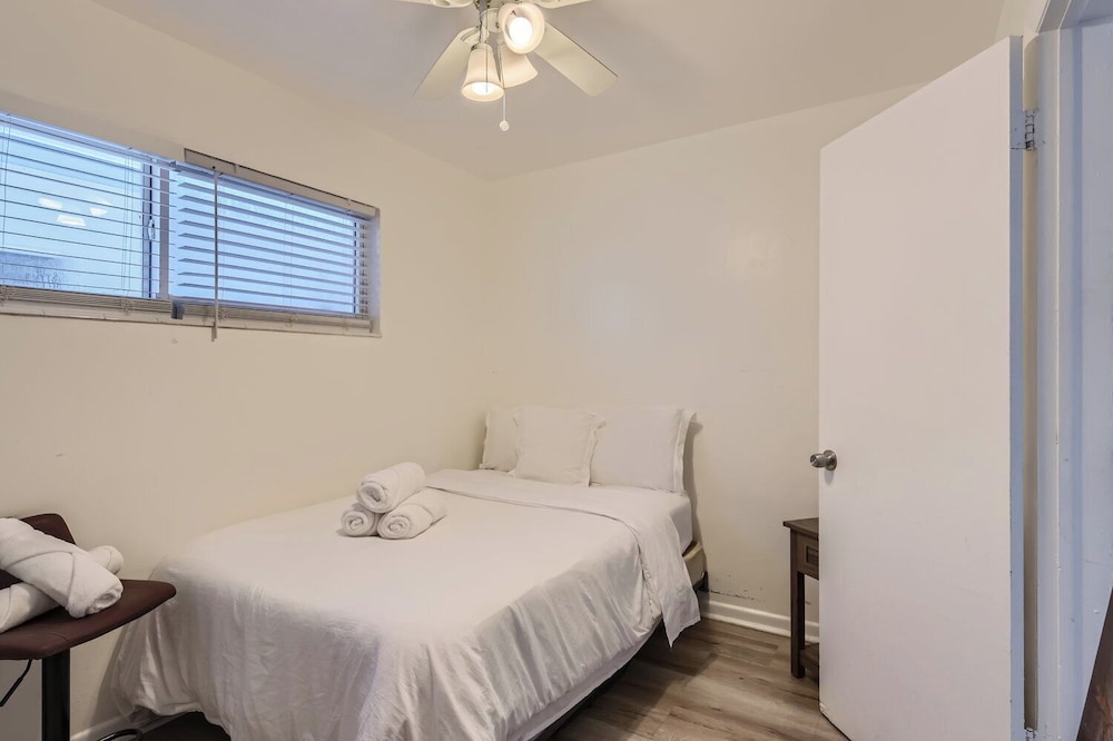 Classic Apartment, Private Pool, Courtyard Area