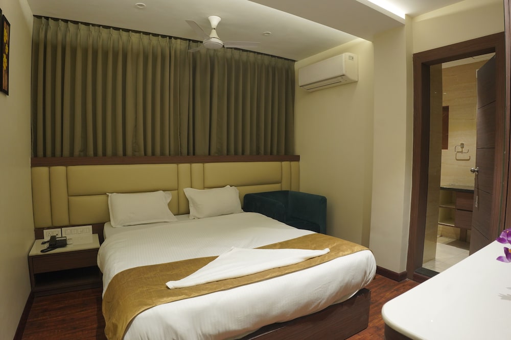 Deluxe Room - Photo 5