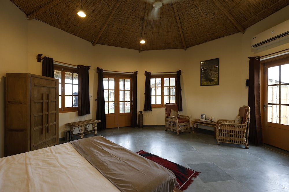 Maharaja Cottage With Open Air Bathtub photo 2