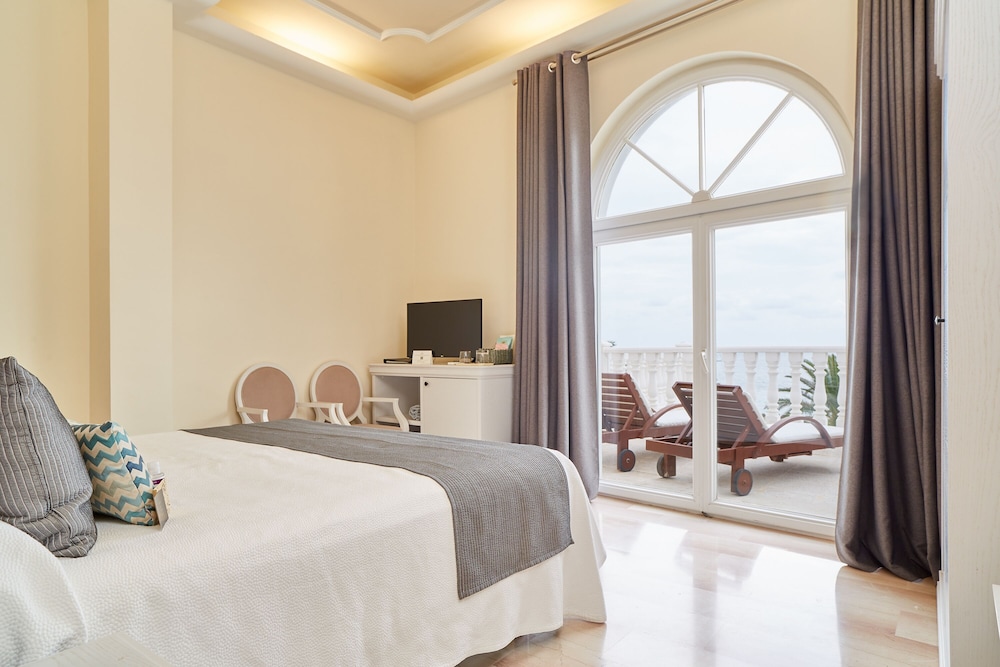 Ocean View Double Room with Side Terrace