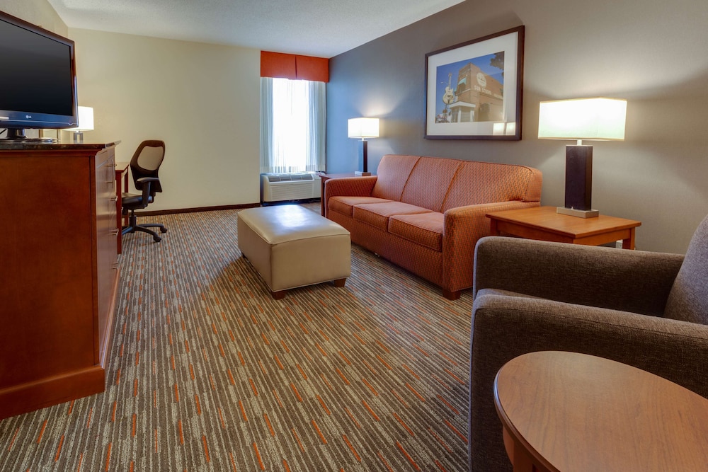 Suite, Multiple Beds, Refrigerator & Microwave (Upper Floor) photo 1