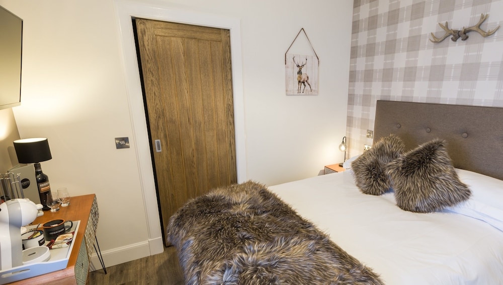 Deluxe Double Room - Photo 9