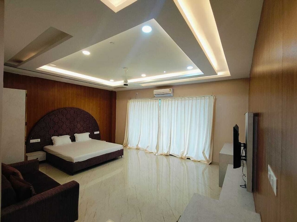 Luxury Studio Suite, Balcony, Garden View