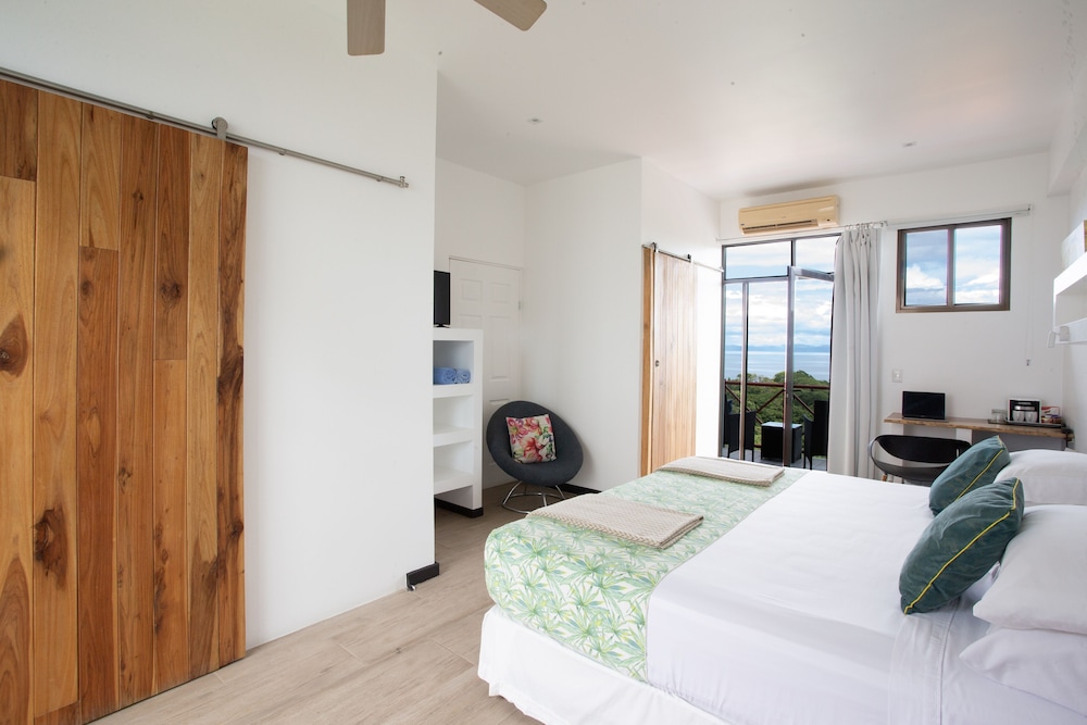 #6 Ocean View 1 King with Balcony