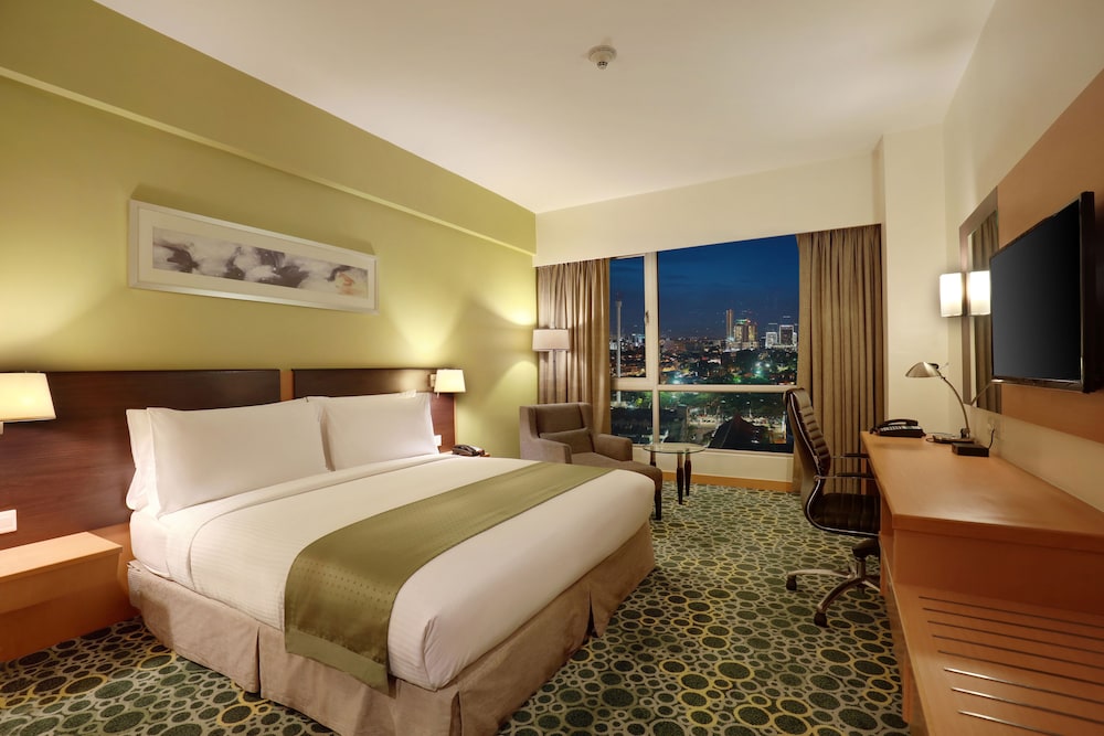 Standard Room, Multiple Beds, City View