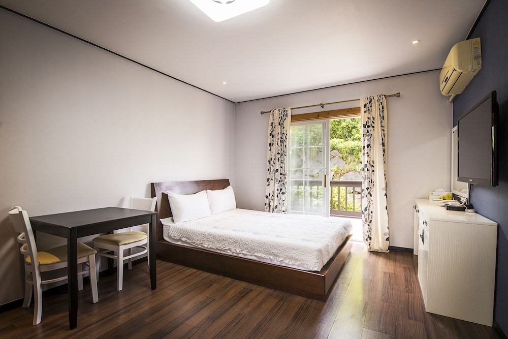 Deluxe Double Room (Iris) photo 1