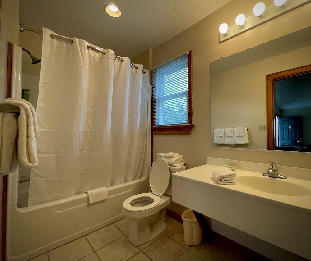 Signature Room, 1 Queen Bed, Ground Floor photo 2