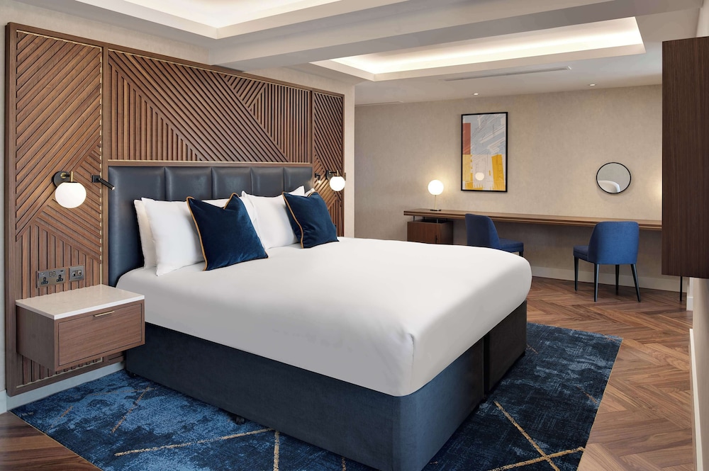Luxury Suite (Penthouse Suite)