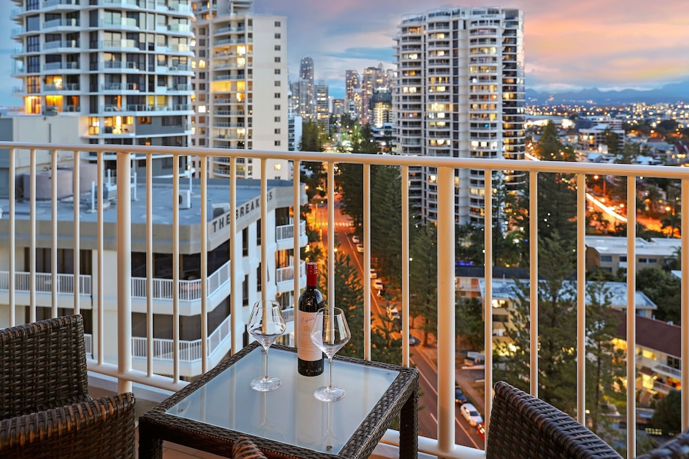 1 Bedroom Apartment - City View photo 2