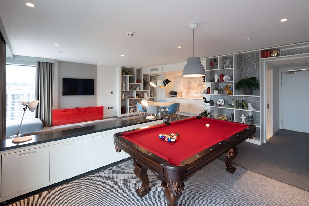 Suite (Feature)