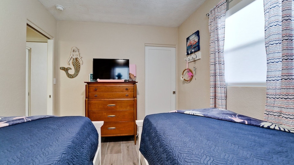 Condo, 2 Bedrooms photo 2