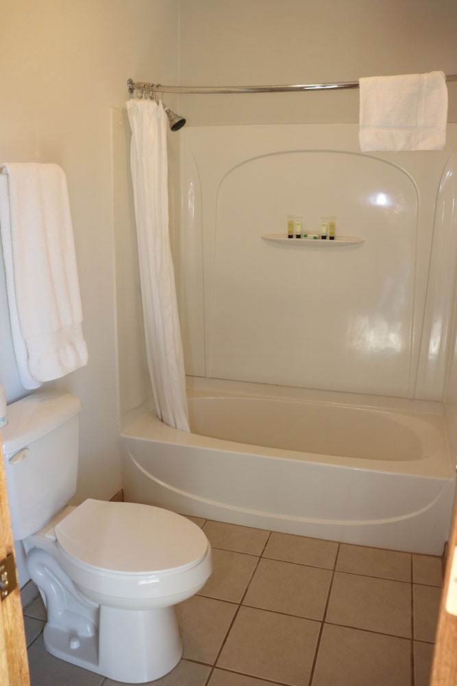 Comfort Room, 2 Queen Beds - Photo 4