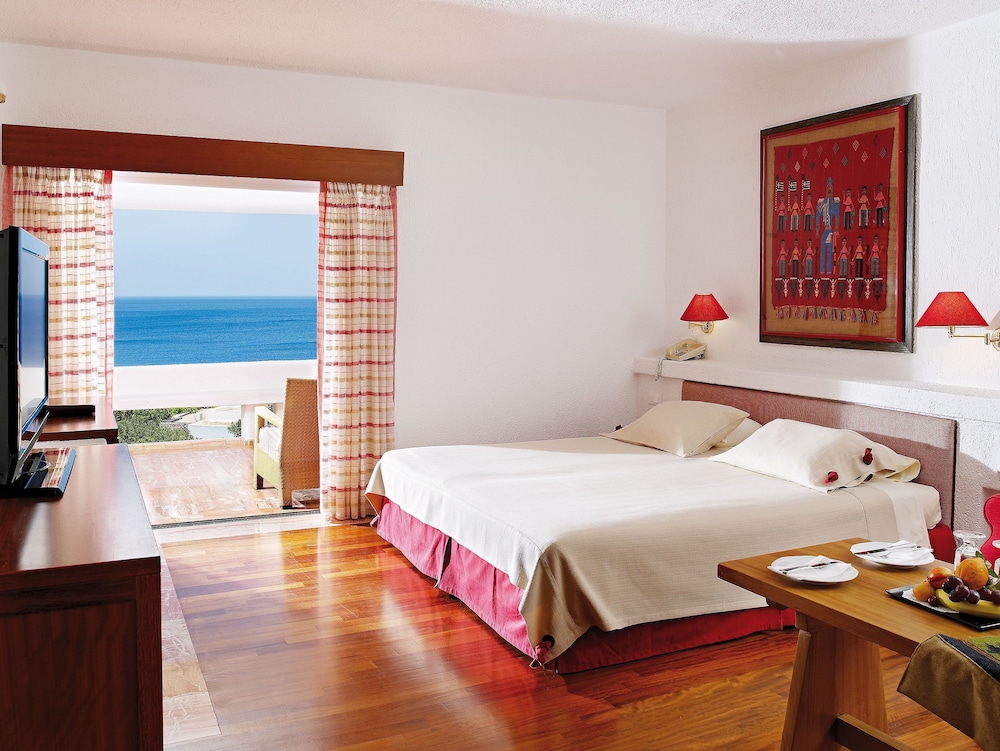 One Bedroom Suite Sea View - Photo 4