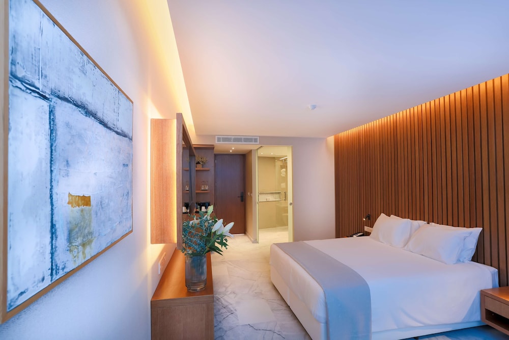 Suite, Balcony, Pool View - Photo 3