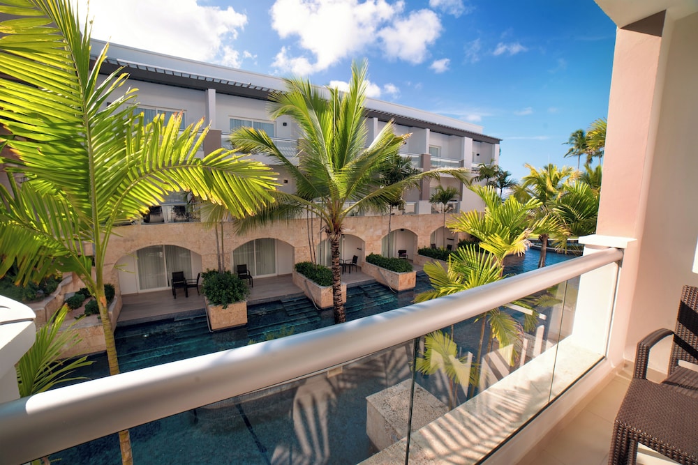 Luxury Presidential Jacuzzi Swim Out One Bedroom Suite Diamond Club photo 3
