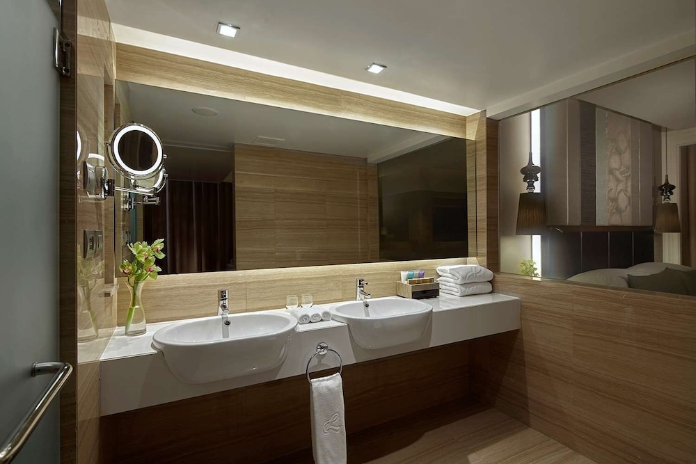Premium Club Room thumbnail 5