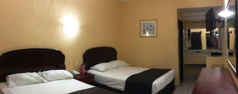 Standard Double Room, 2 Double Beds photo 3