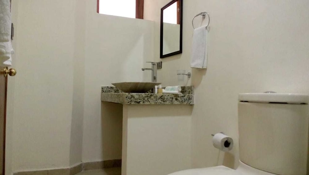 Deluxe Triple Room, Multiple Beds, Ensuite photo 3