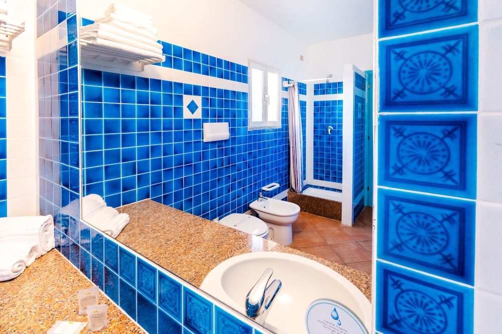 Apartment, 2 Bedrooms, Sea View - Photo 5