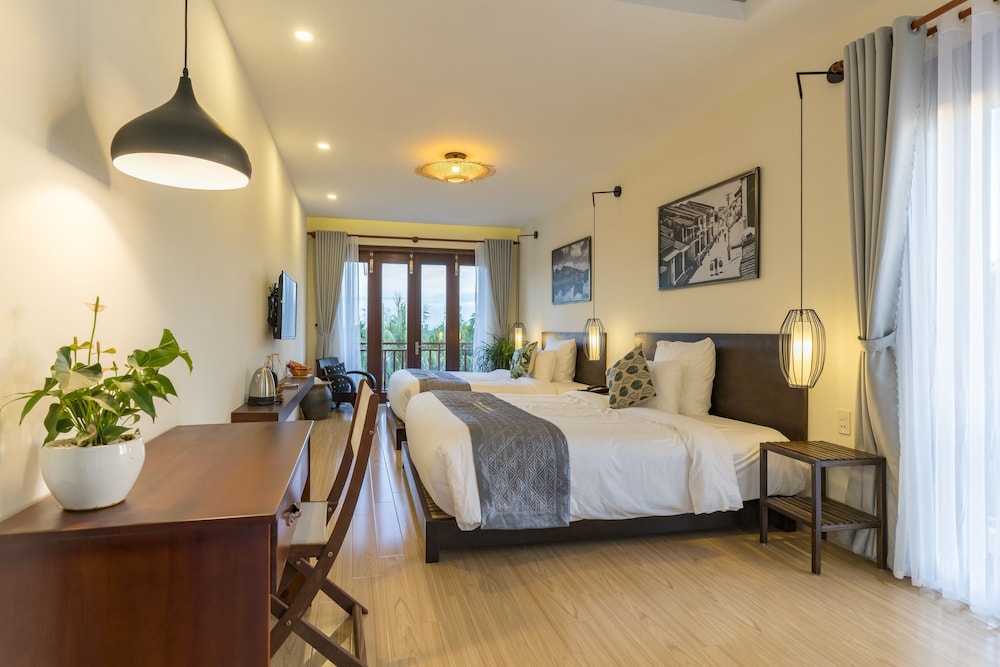 Family Suite, 2 Bedrooms, Bathtub, River View