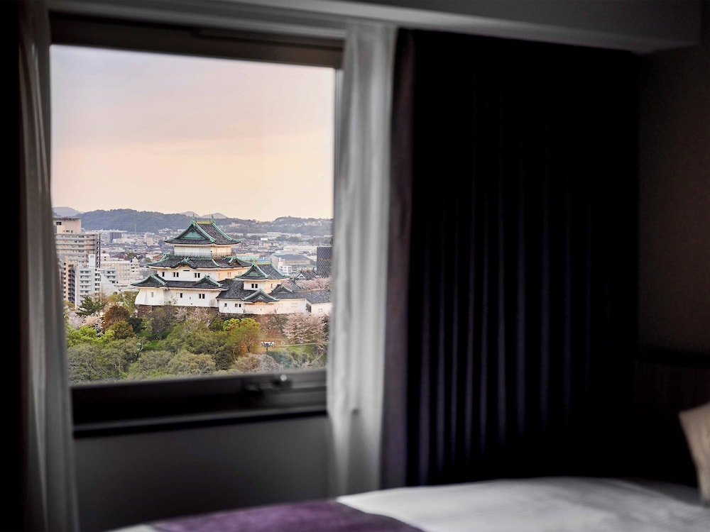 Standard Twin Room with CASTLE View and TWO single size beds. (Non-smoking) (For 2 person) - Photo 7