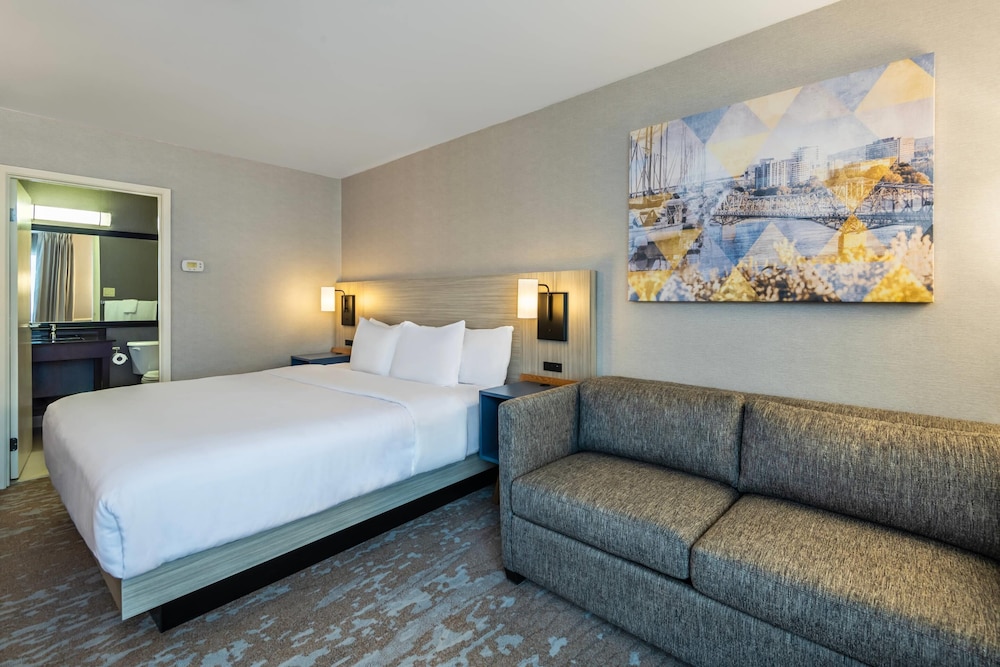 Room, 1 King Bed, Non Smoking - Photo 3