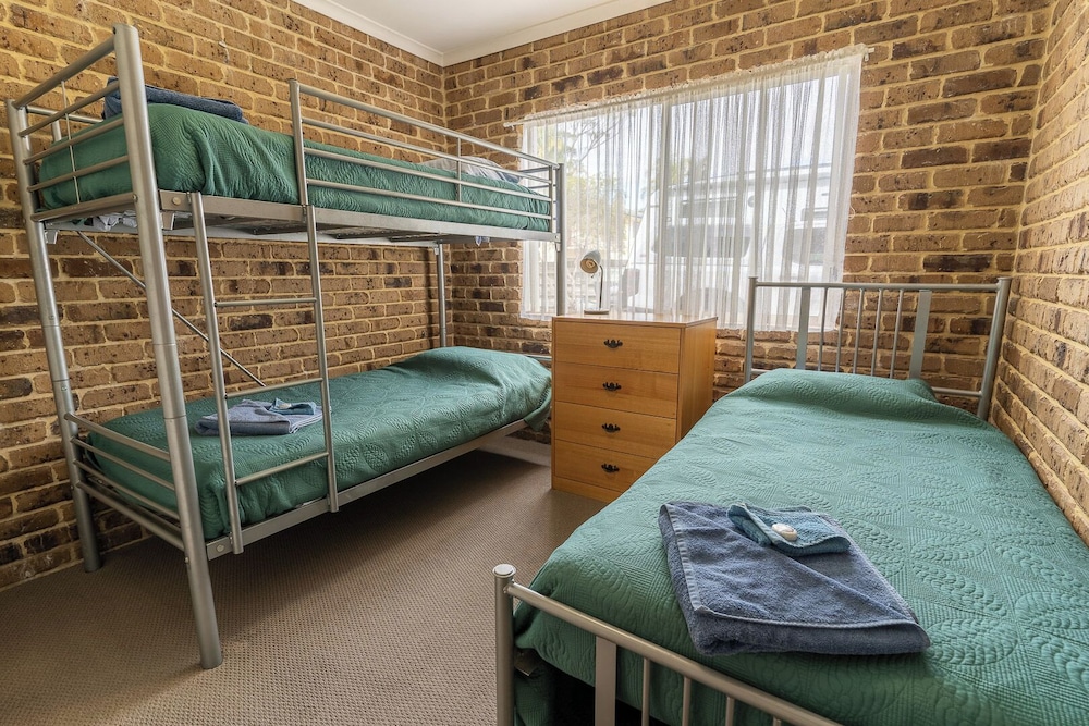 Standard Apartment, 2 Bedrooms, Non Smoking, Kitchen (FSC unit) photo 3