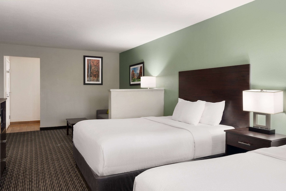 Deluxe Suite, 2 Queen Beds, Non Smoking - Photo 1