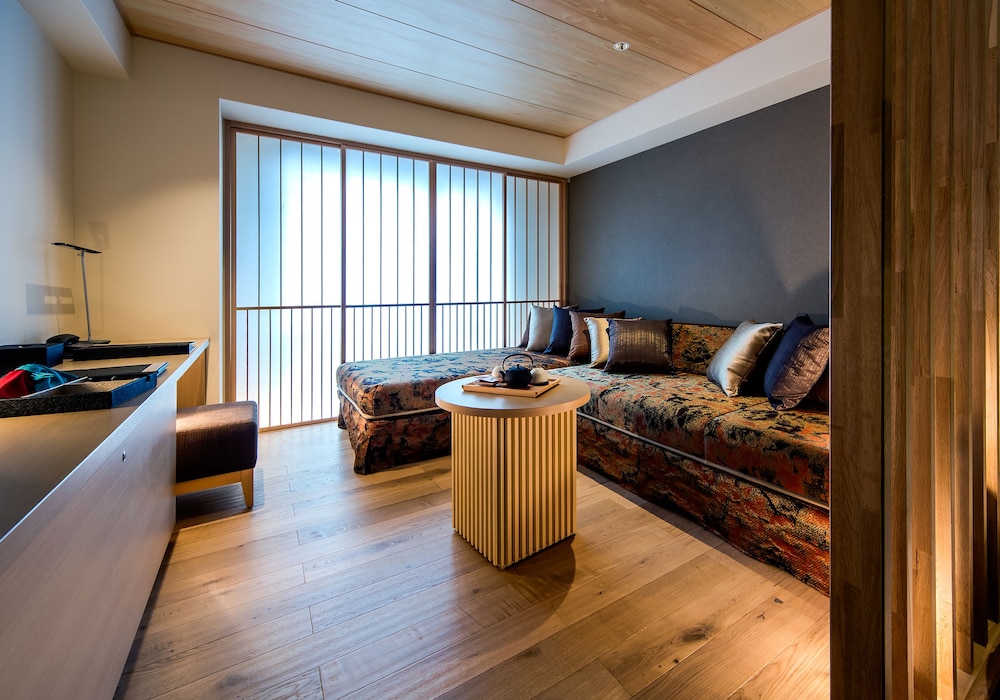 Executive Twin Room For 3 People, Non Smoking photo 2