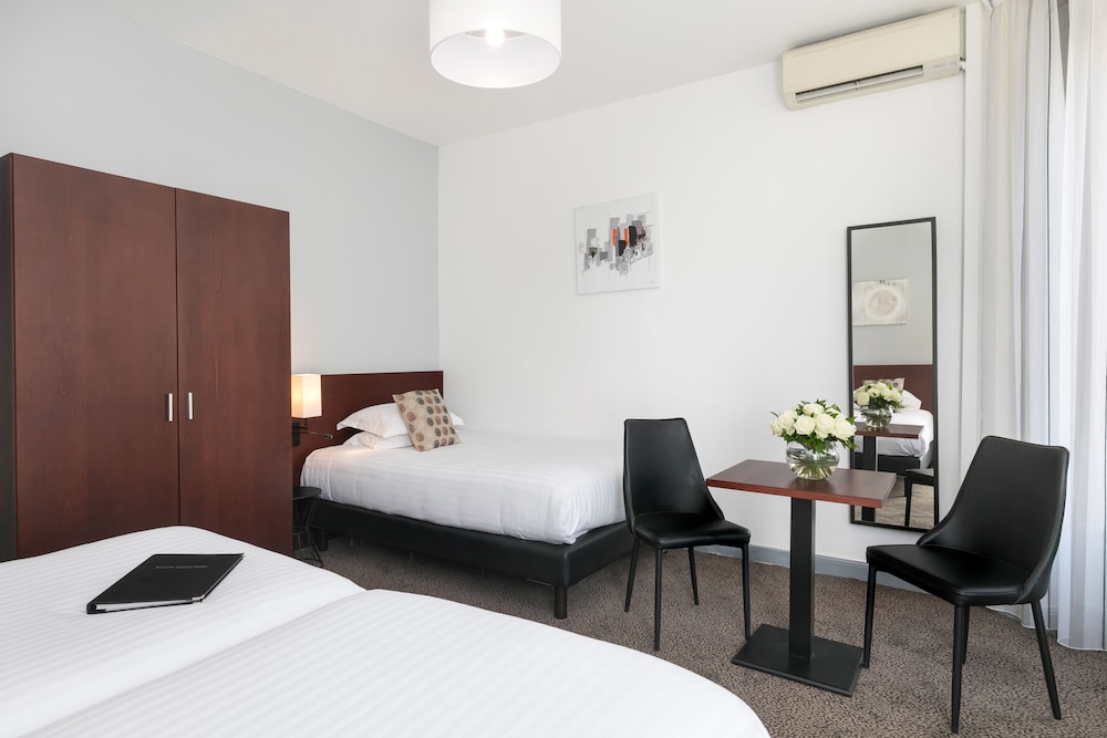 Exclusive Room, Multiple Beds, Non Smoking - Photo 4
