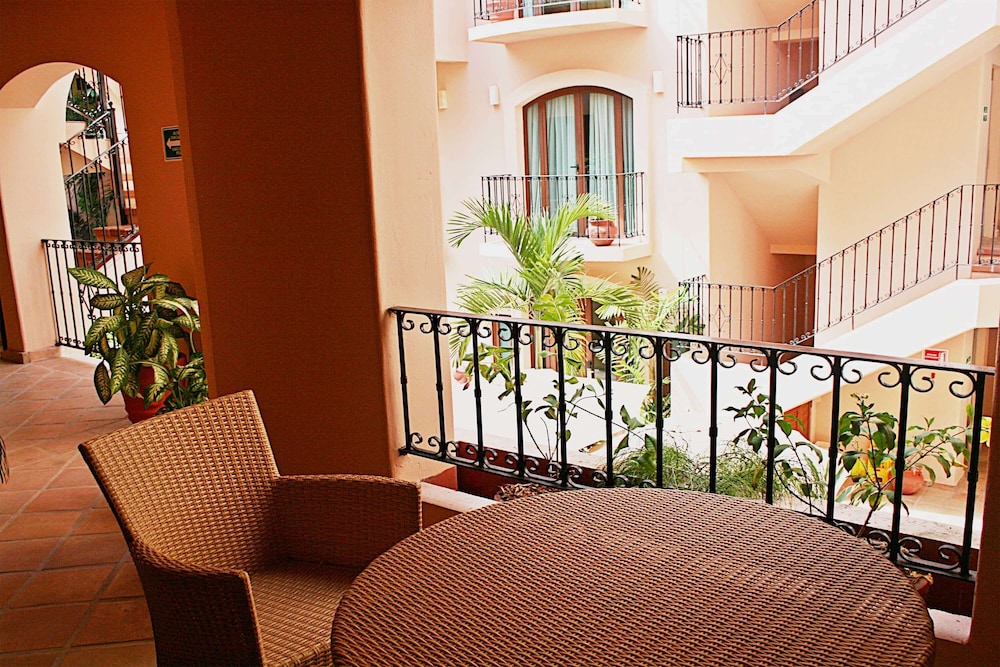 Superior Studio Suite (Penthouse) - Photo 9
